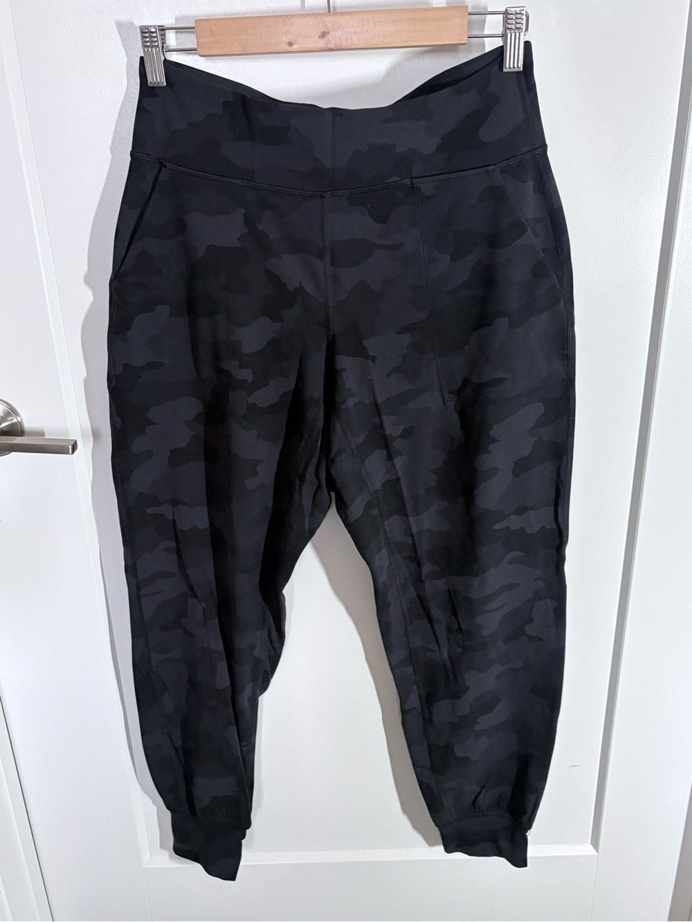 Lululemon Align Jogger 28"
Heritage 365 Camo Deep Coal
Size 10
Discontinued